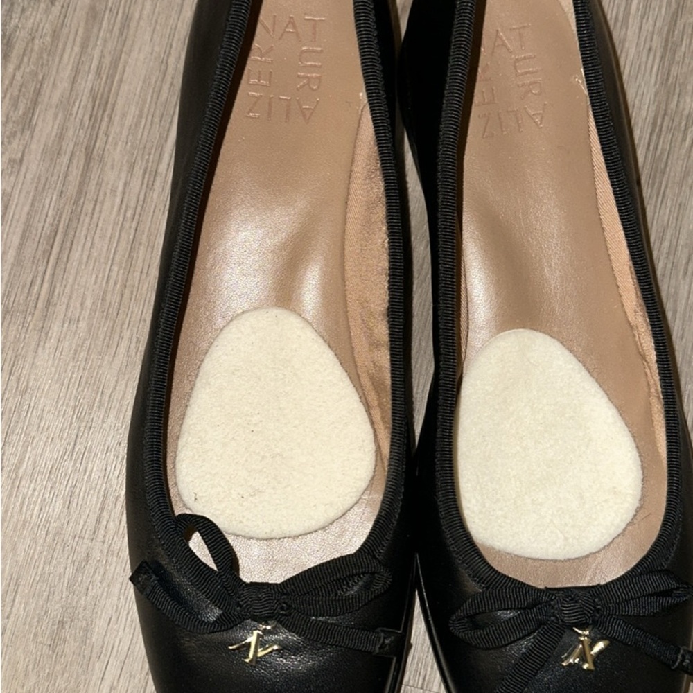 Naturalizer Women's Black Ballet Flats